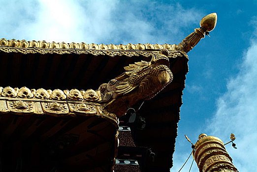 西藏寺院古老的建筑符号