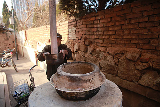 烧制7000年前古老乐器,自制的,馒头窑,成了烧窑神
