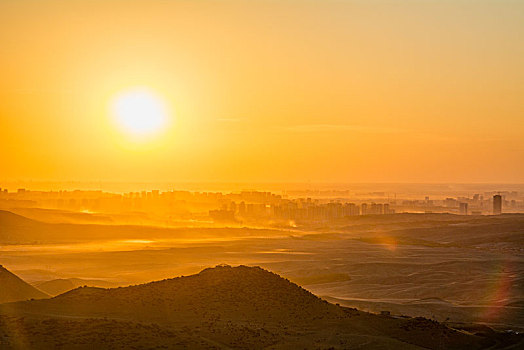 乌鲁木齐夕阳天际线