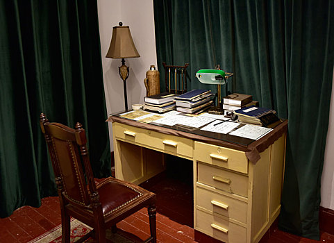 简朴的办公桌