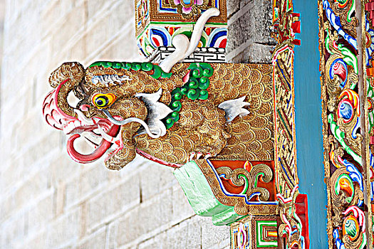 藏族彩绘龙柱