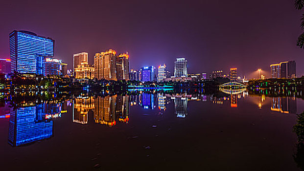 民歌湖夜景