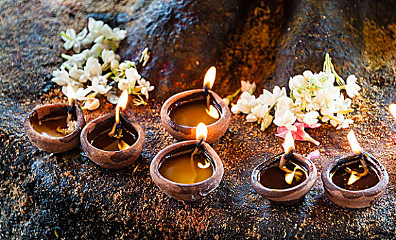 燃烧,蜡烛,陶盆,庙宇,坦贾武尔,泰米尔纳德邦,印度,亚洲