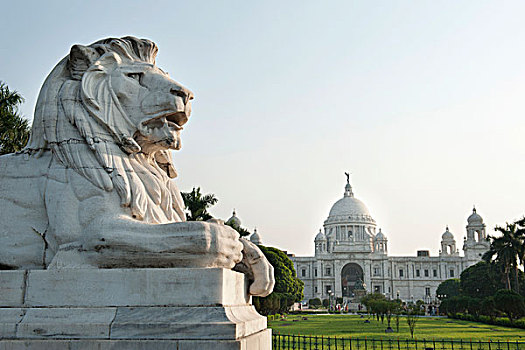 英国,殖民建筑,维多利亚,纪念,雕塑,狮子,白色,大理石,加尔各答,西孟加拉,印度,南亚,亚洲