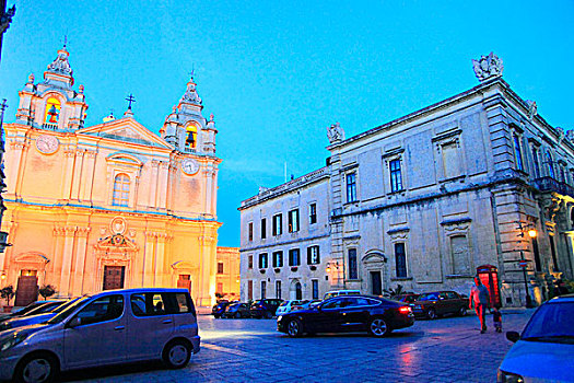 夜幕下的圣保罗大教堂