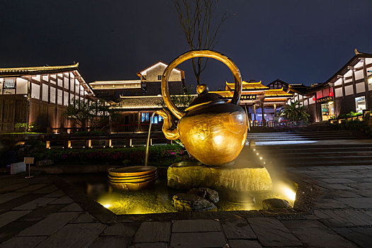 重庆市磁器口古镇磁器口后街牌坊前水壶雕塑
