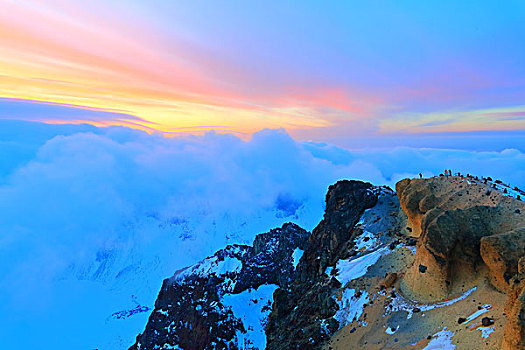 夕阳下的长白山