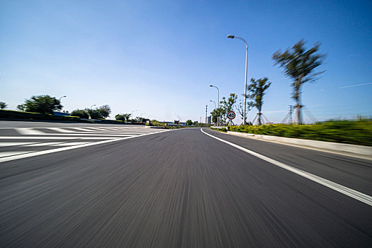 城市道路与天际线