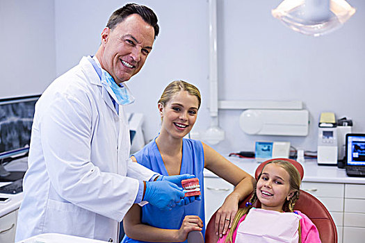 牙医,展示,孩子,病人,刷牙,头像,牙科诊所