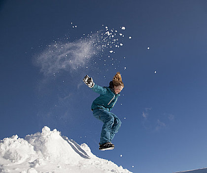 女孩,跳跃,雪中