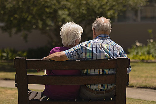 老年,夫妻,坐,一起,长椅,公园