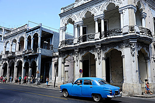 蓝色,20世纪50年代,老爷车,正面,建筑,市中心,哈瓦那,古巴,大安的列斯群岛,加勒比海,中美洲,北美