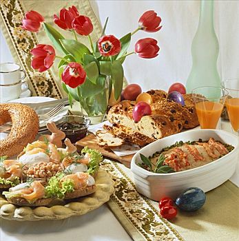 复活节自助餐,肝脏,蛋,三文鱼,辫子面包