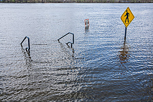 行人过街标志,栏杆,区域,洪水