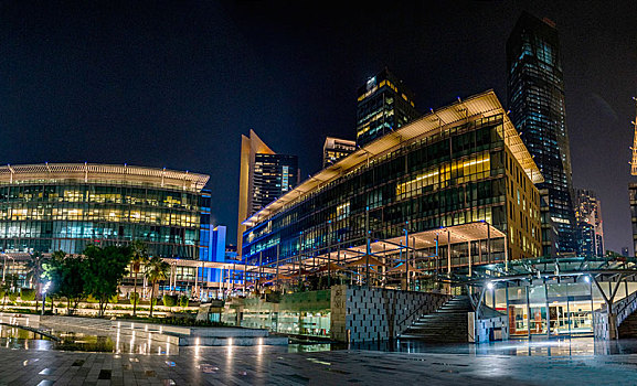 迪拜国际金融中心周边建筑夜色