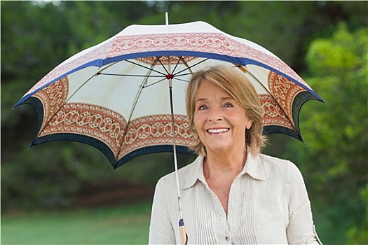 微笑,女人,拿着,伞,乡村
