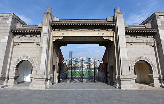 上海江湾天然草足球场的大门