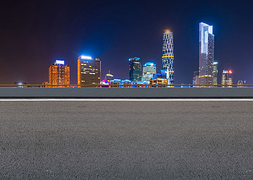 路面天际线和建筑景观夜景