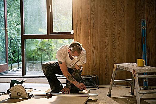 建筑工人,测量,木头,木板,房子