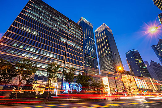 上海陆家嘴现代建筑和城市街道车流光影轨迹夜景