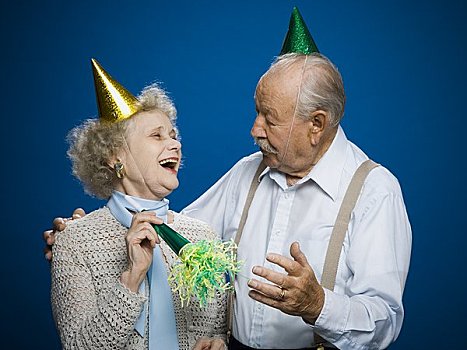 老年,夫妻,噪音源,派对帽