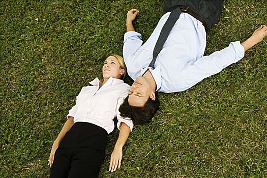 俯拍,商务人士,职业女性,躺着,草