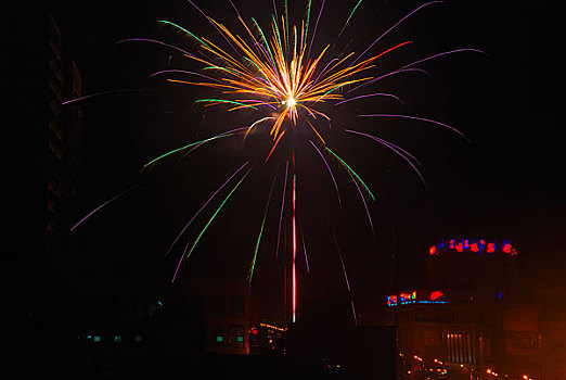 夜空中的烟花