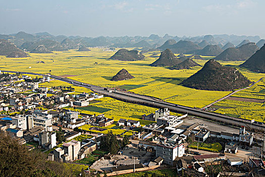 云南罗平县,金鸡岭鸟瞰村庄,徐学哲摄影,尼康,年,月