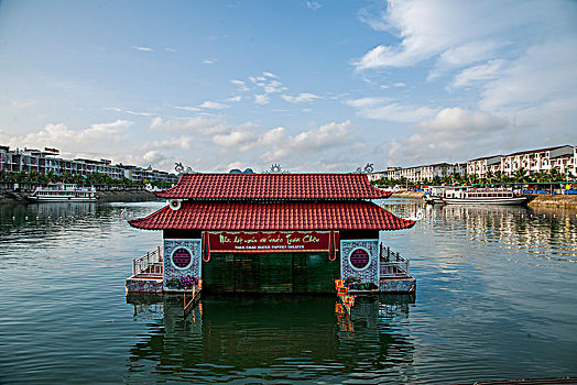 越南广宁鸿基市下龙湾游船接待中心码头海神寺