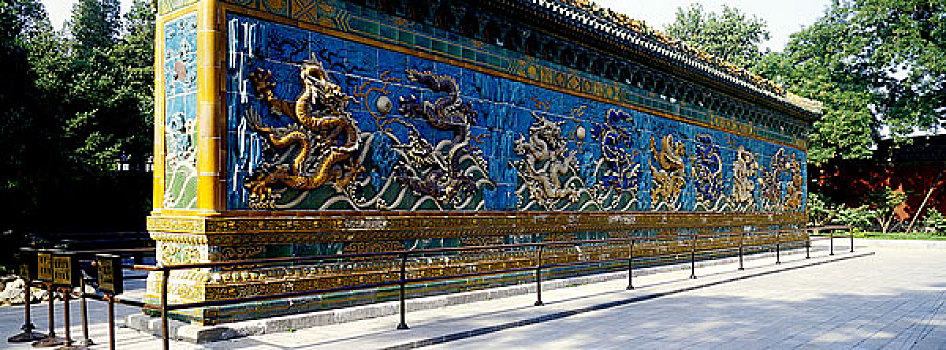 北京北海公园·九龙壁