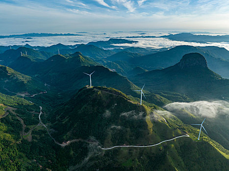 中国广西岑溪市天龙顶山地公园日出云海奇观