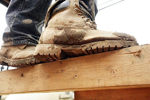 建筑工人,泥,靴子,站立,木条板,仰视