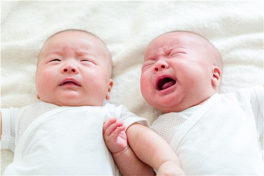 婴儿,双胞胎,一个,哭,安静