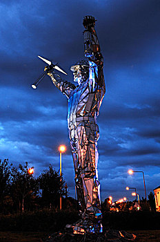 雕塑,高,艺术家,照亮,向上,蓝色,夜晚,切斯特,道路,斯坦福德郡,英格兰,英国,欧洲
