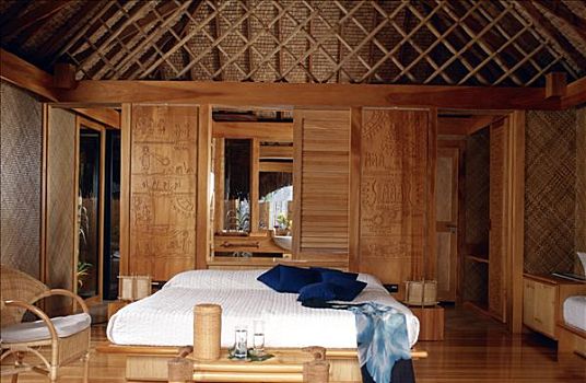 玻利尼西亚,卧室,室内,木墙,地面,白色,被单