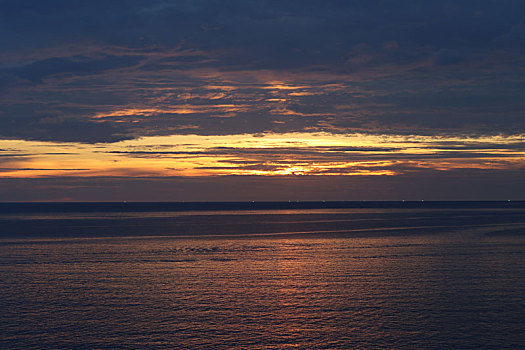 泰国普吉岛巴东沙滩日落