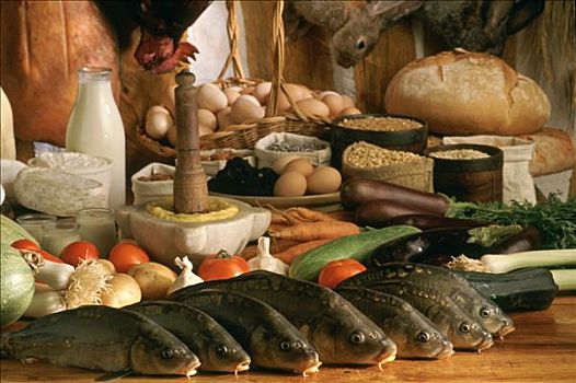 构图,鱼,乳制品,蔬菜,蛋,面包,粮食