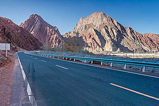 汽车广告背景,高原,山川,雪山,公路