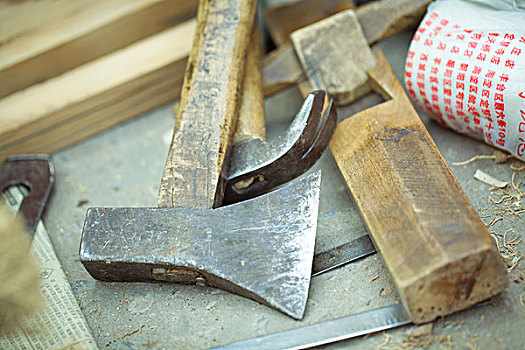 木条和工具