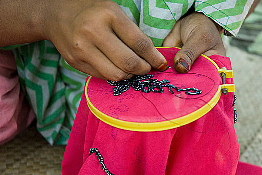 女人,缝纫,装饰,珠子,衣服,乡村,孟加拉,九月,2007年