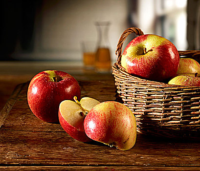 红苹果,篮子,木桌子,一个,苹果,切片