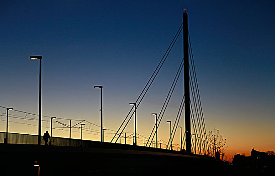 桥,黎明