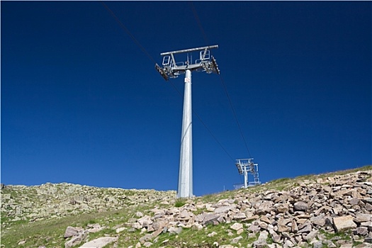 滑雪缆车,通讯塔