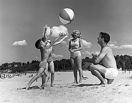 父母,两个,玩耍,孩子,海滩