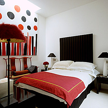 红色,投掷,床,黑色,床头板,白墙,卧室
