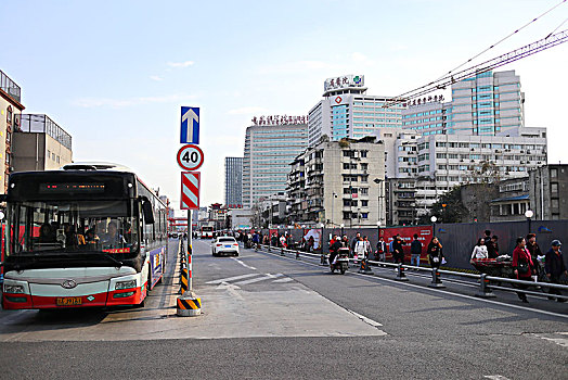 成都一环路,省医院