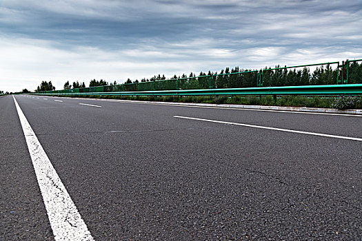 内蒙古柏油路