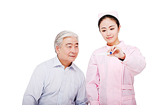護士幫病人量體溫