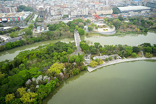 中国广东广州,航拍海珠湖湿地公园与城市新中轴线