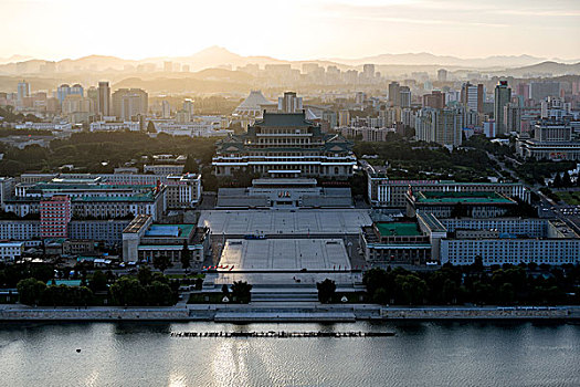 朝鲜首都平壤市鸟瞰彩色楼房色彩斑斓